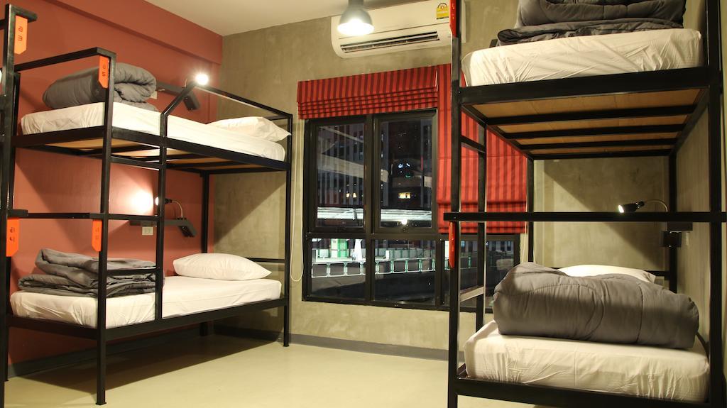 A7 Hidden Hostel Бангкок Номер фото