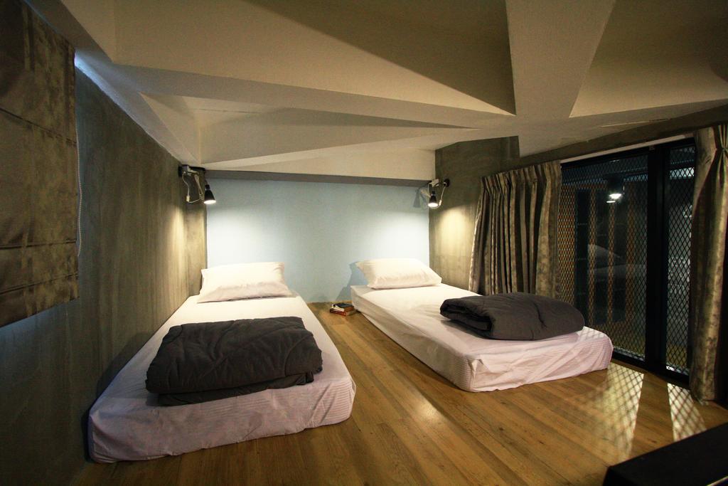 A7 Hidden Hostel Бангкок Экстерьер фото