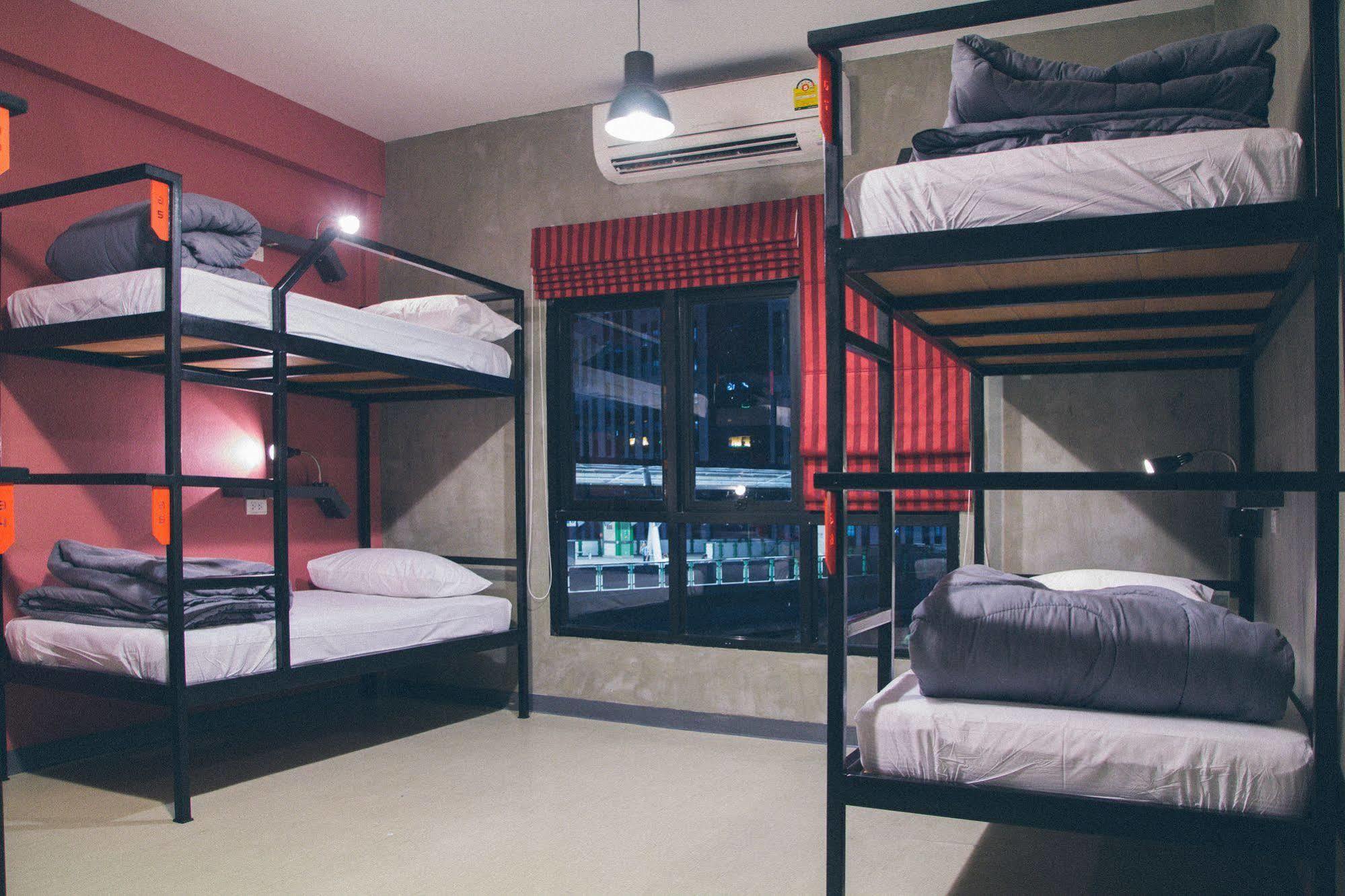 A7 Hidden Hostel Бангкок Экстерьер фото