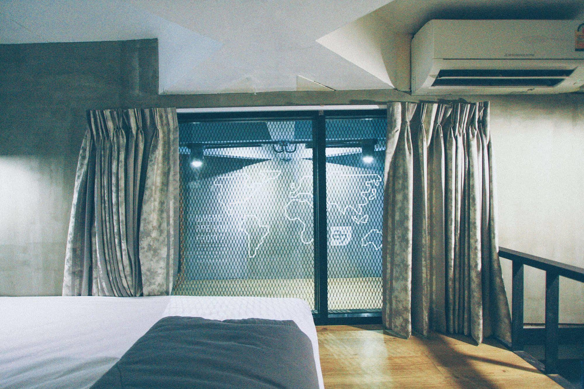 A7 Hidden Hostel Бангкок Экстерьер фото